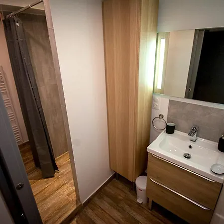 Moderne A Avec Piscine Partagee شقة