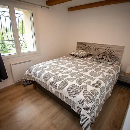 شقة Moderne A Avec Piscine Partagee *